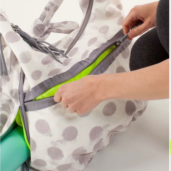 Lululemon Sackasana Gym Yoga Tote Shoulder Bag - Picture 4 of 11